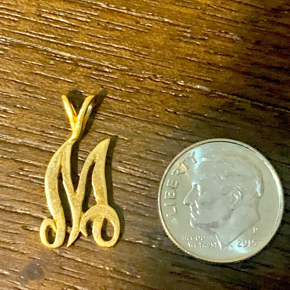 14k yellow gold vintage M pendant from the 70s